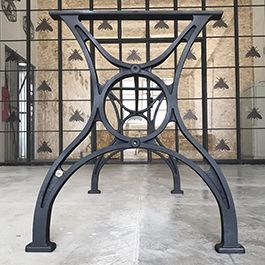 Чугунное подстолье для стола "Компас"