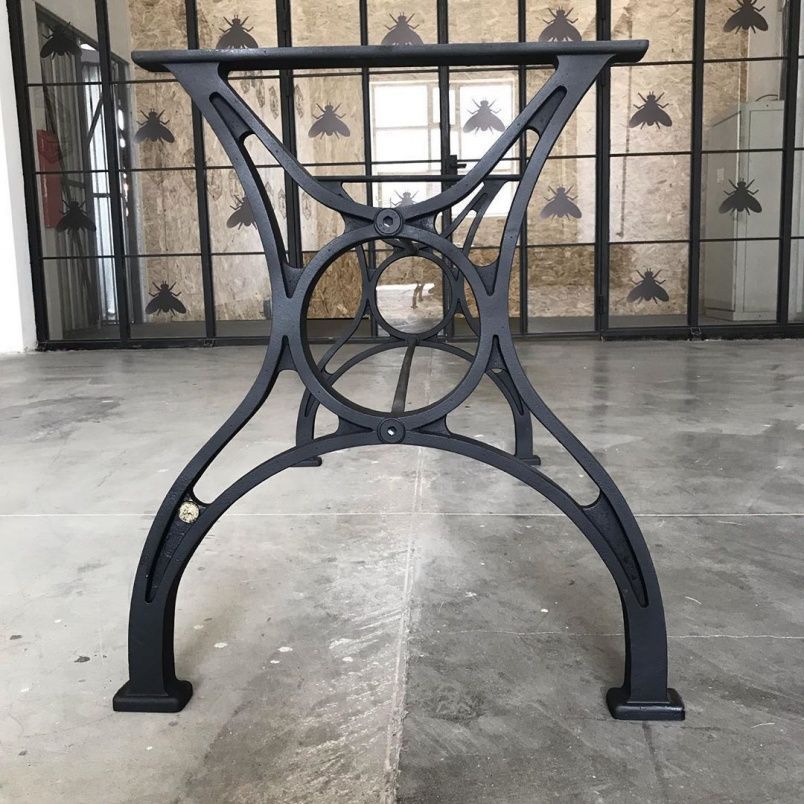 Чугунное подстолье для стола "Компас" на заказ