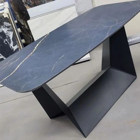 Чугунные подстолья для столов - пример выполнения