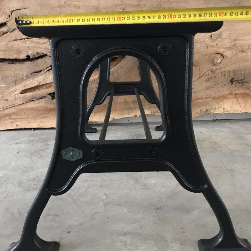 Чугунное подстолье для стола "Дельта" на заказ