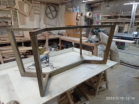 Деревянные подстолья для стола - пример выполнения