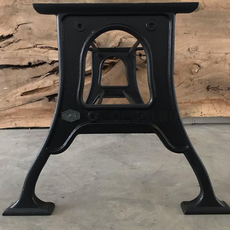 Чугунное подстолье для стола "Дельта" на заказ