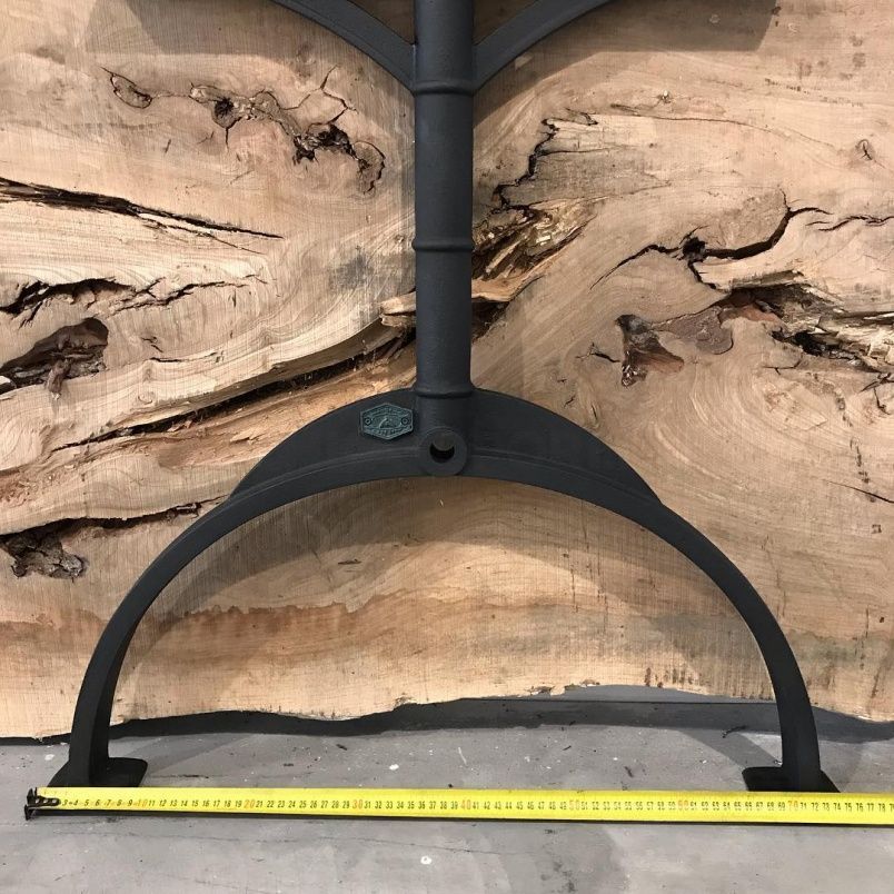 Чугунное подстолье для стола "Шпагат" на заказ