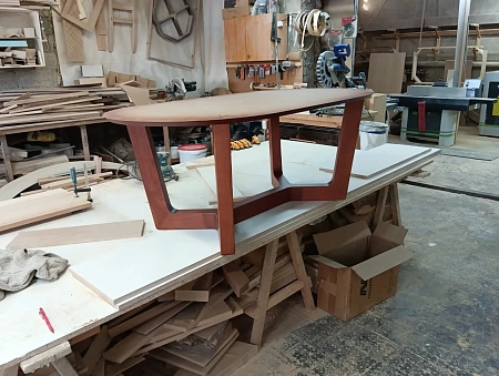 Деревянные подстолья для стола - пример выполнения