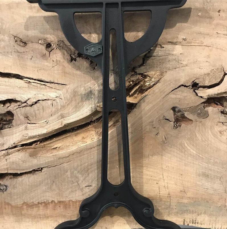 Чугунное подстолье для стола "Time" на заказ