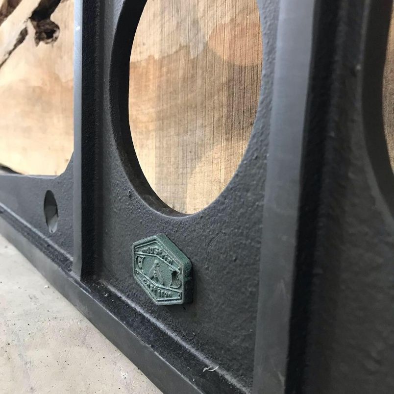 Чугунное подстолье для стола "Тавр" на заказ