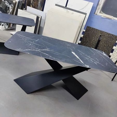 Чугунные подстолья для столов - пример выполнения