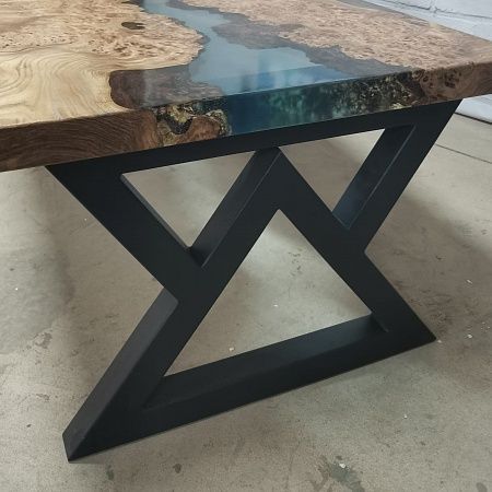 Чугунные подстолья для столов - пример выполнения