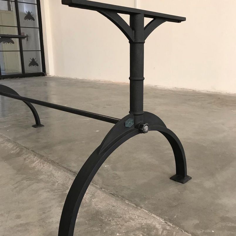 Чугунное подстолье для стола "Шпагат" на заказ