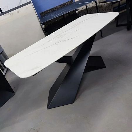 Чугунные подстолья для столов - пример выполнения