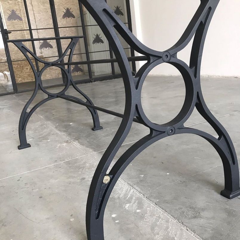 Чугунное подстолье для стола "Компас" на заказ