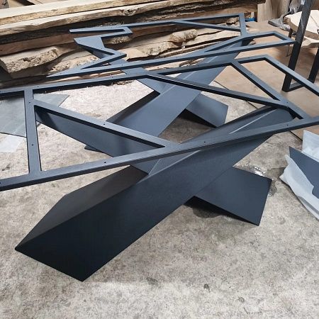 Чугунные подстолья для столов - пример выполнения