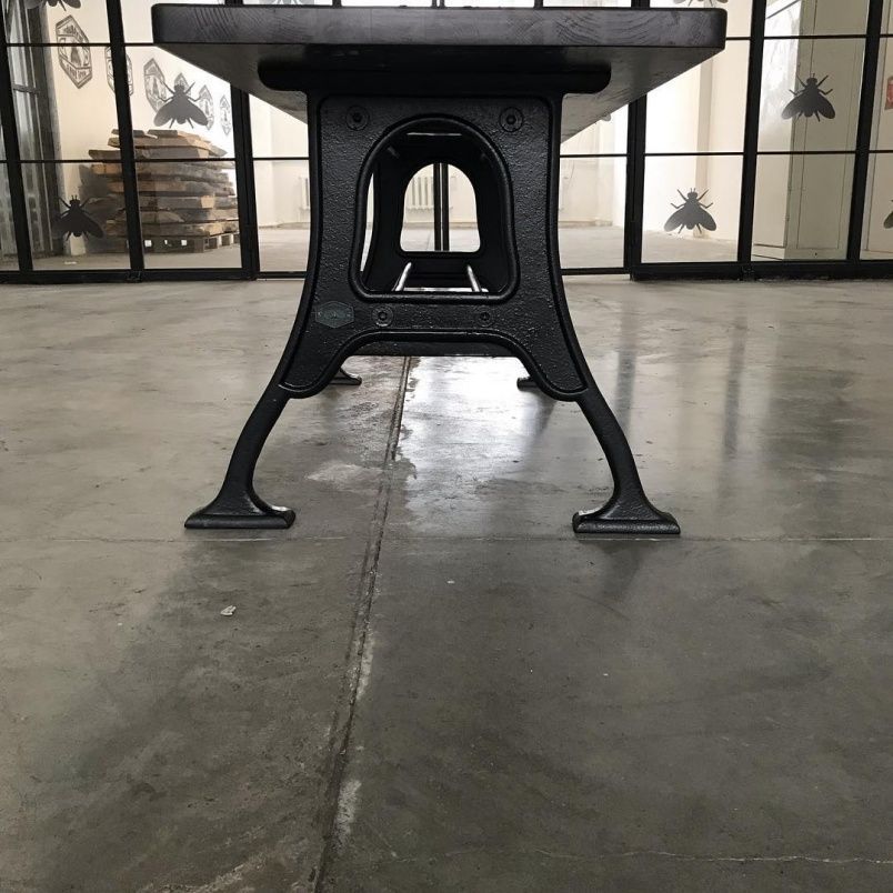 Чугунное подстолье для стола "Дельта" на заказ