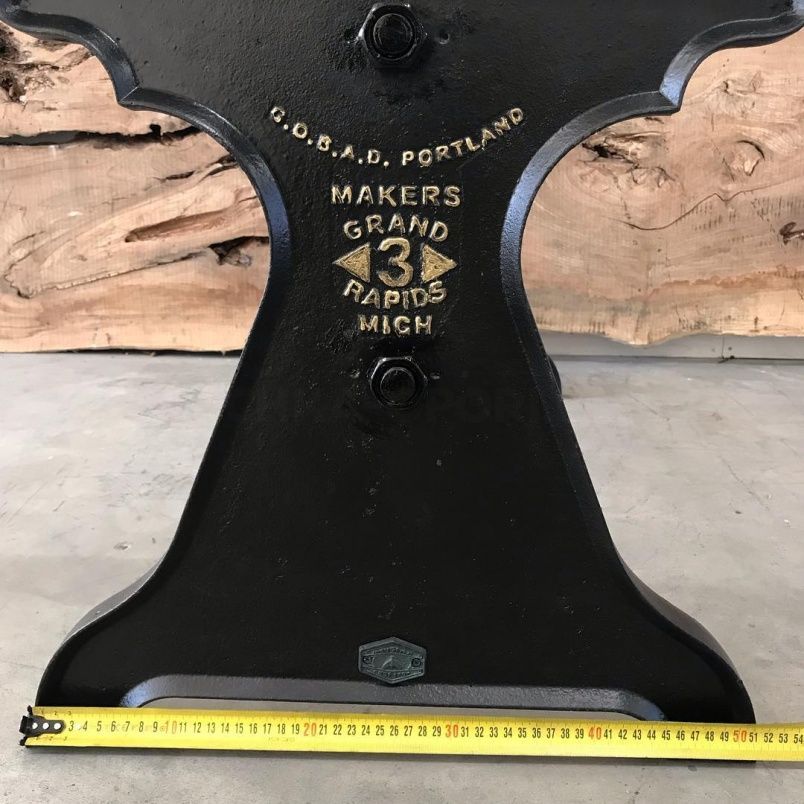 Чугунное подстолье для стола "Монолит" на заказ