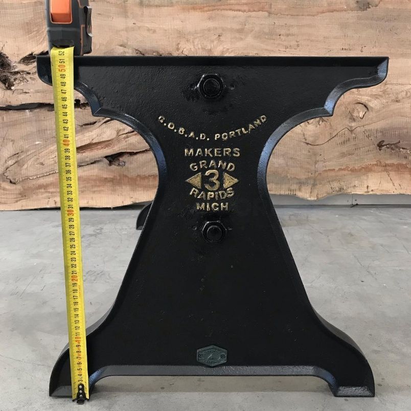 Чугунное подстолье для стола "Монолит" на заказ