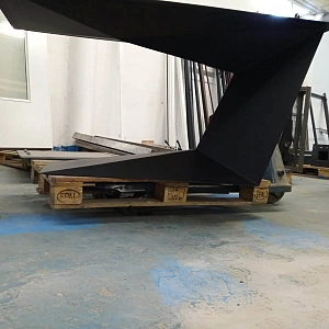 Пример металлического подстолья