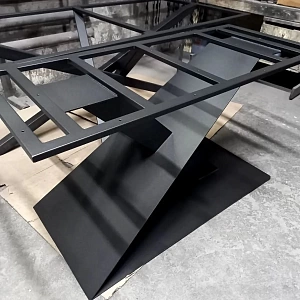 Пример металлического подстолья