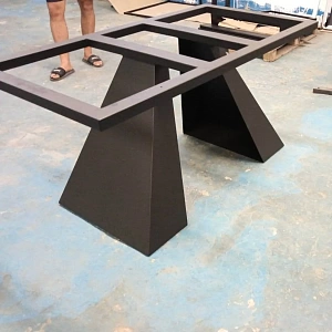 Пример металлического подстолья