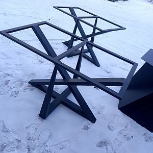 Пример металлического подстолья
