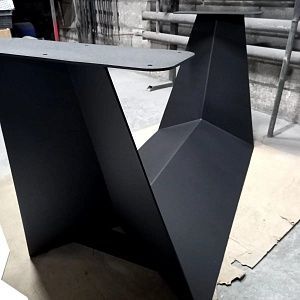 Пример металлического подстолья