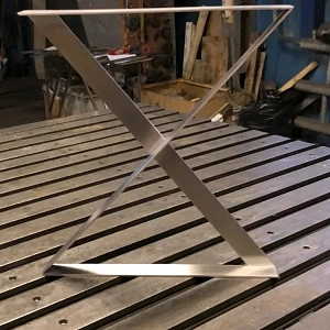 Пример металлического подстолья из нержавейки