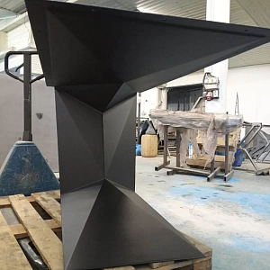 Пример металлического подстолья