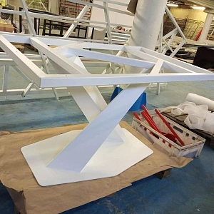 Пример металлического подстолья