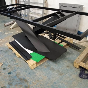 Пример металлического подстолья